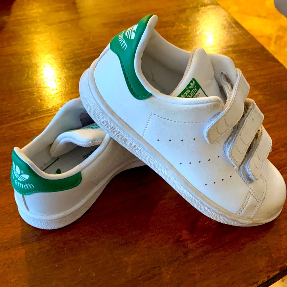 Adidas Stan Smith kids sneakers, excellent used condition